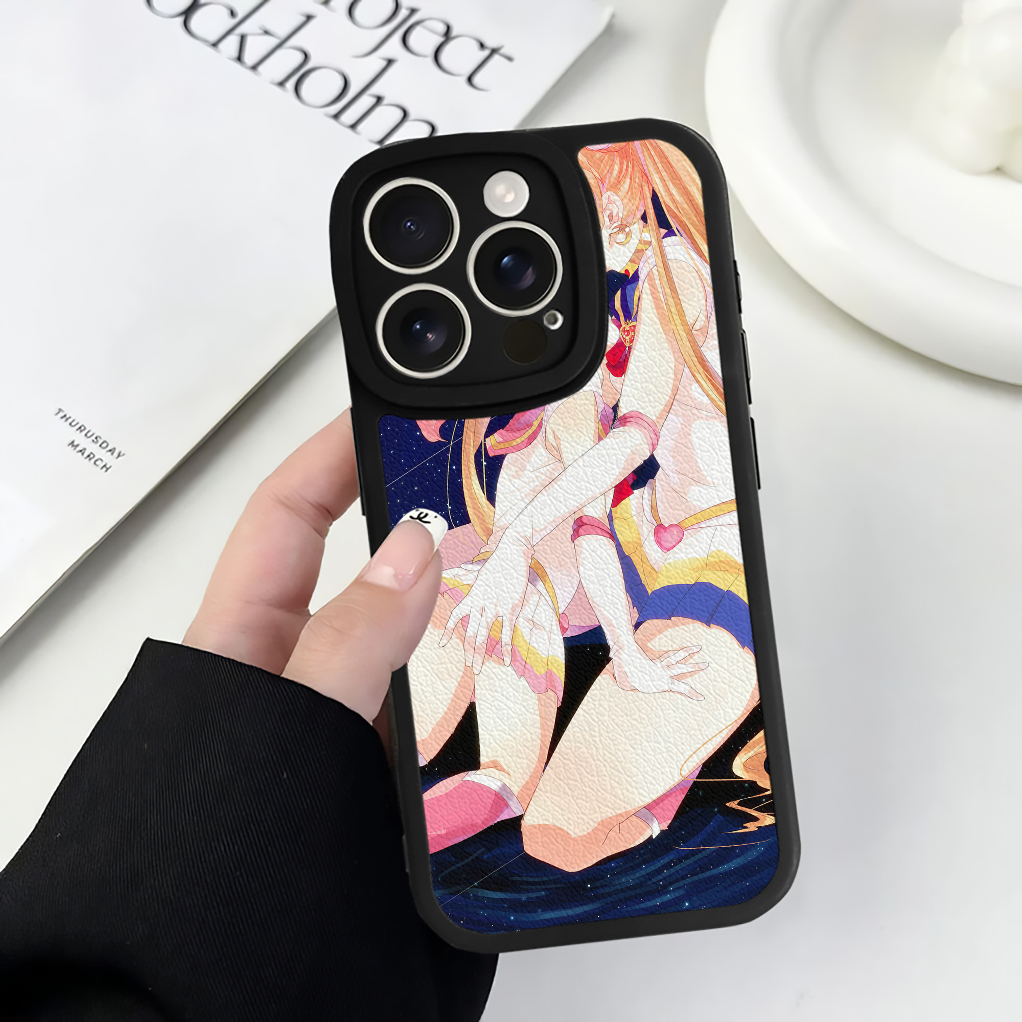 （画像用） 美少女戦士セーラームーン Sailor Moon 【iPhone 16シリーズ対応】シリコンスマホケース（レザー調） 材質：シリコン